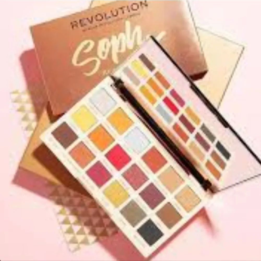 Revolution Beauty Soph X Extra‎ Spice Palette